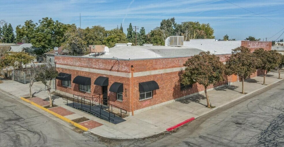304 L St, Fresno, CA à louer - Photo du bâtiment - Image 2 de 22