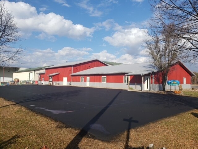 Office/Warehouse Property portfolio of 4 properties for sale on LoopNet.ca - Building Photo - Image 3 of 32