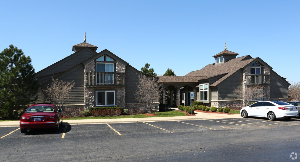 4450 Westbrook Dr, Aurora, IL à louer - Photo du bâtiment - Image 3 de 11