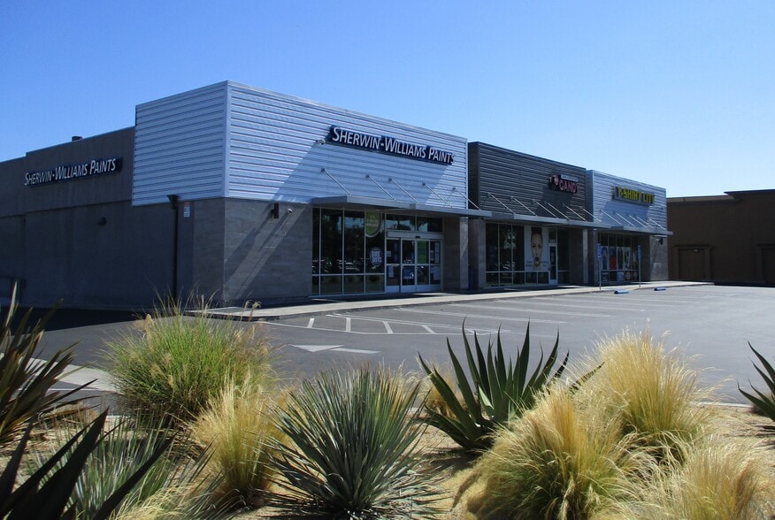 5801 Lincoln Ave, Buena Park, CA for lease - Primary Photo - Image 1 of 6