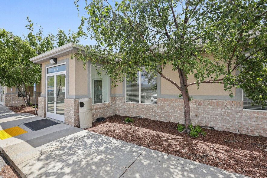 494 E 2400 N, Tooele, UT à louer - Photo du bâtiment - Image 2 de 28
