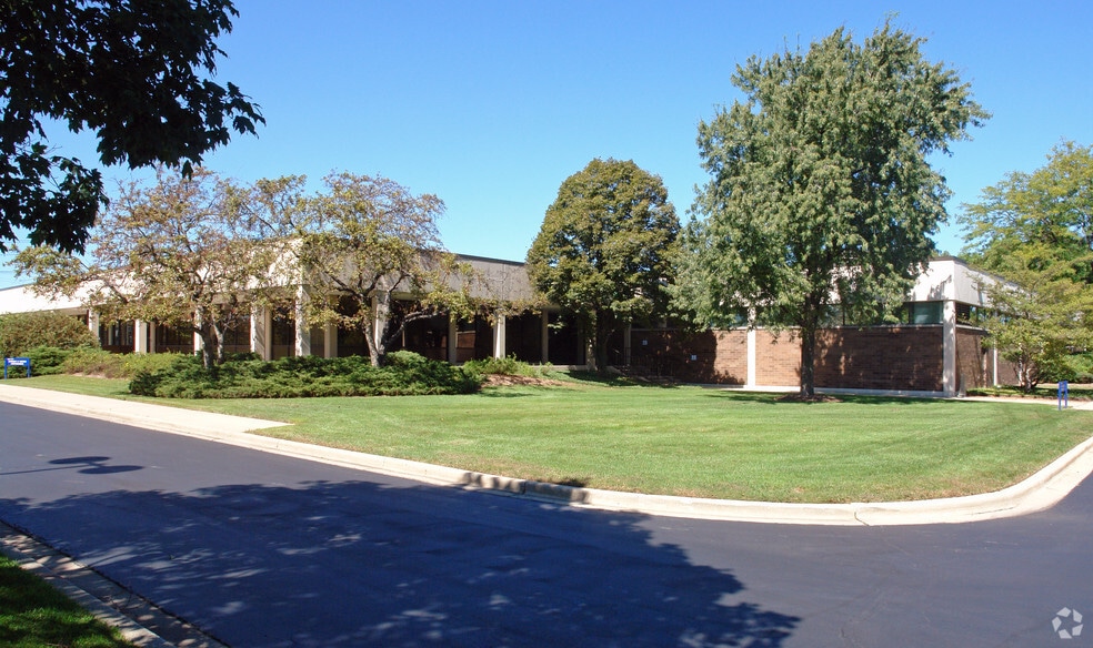 100 E Palatine Rd, Wheeling, IL for sale - Building Photo - Image 1 of 6