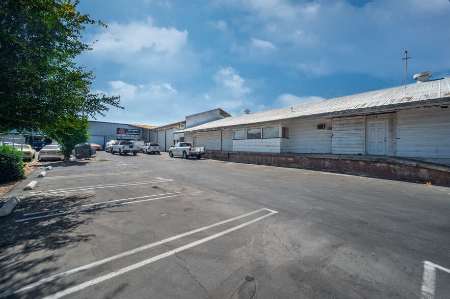 13661 Calimesa Blvd, Yucaipa, CA à louer - Photo du bâtiment - Image 3 de 12