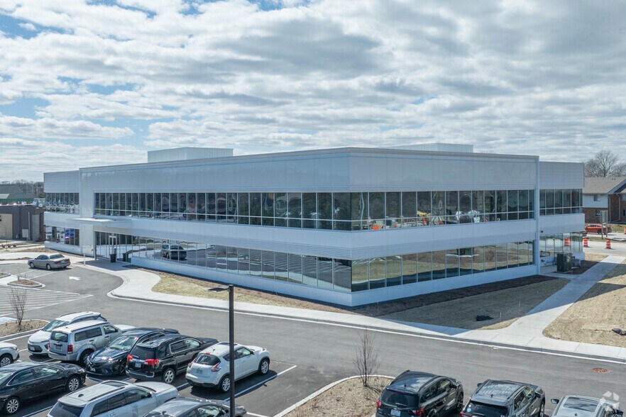 4300 W Layton Ave, Greenfield, WI à louer - Photo du bâtiment - Image 1 de 15