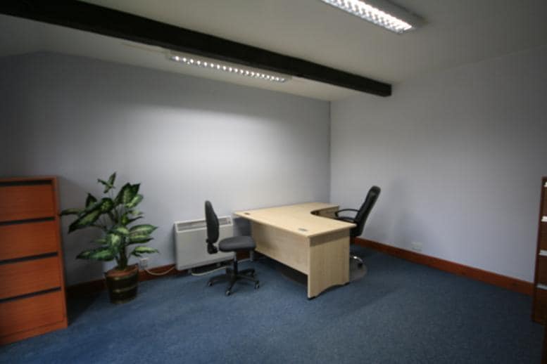 2 Clarendon Ct, Stockbridge for lease - Building Photo - Image 2 of 6