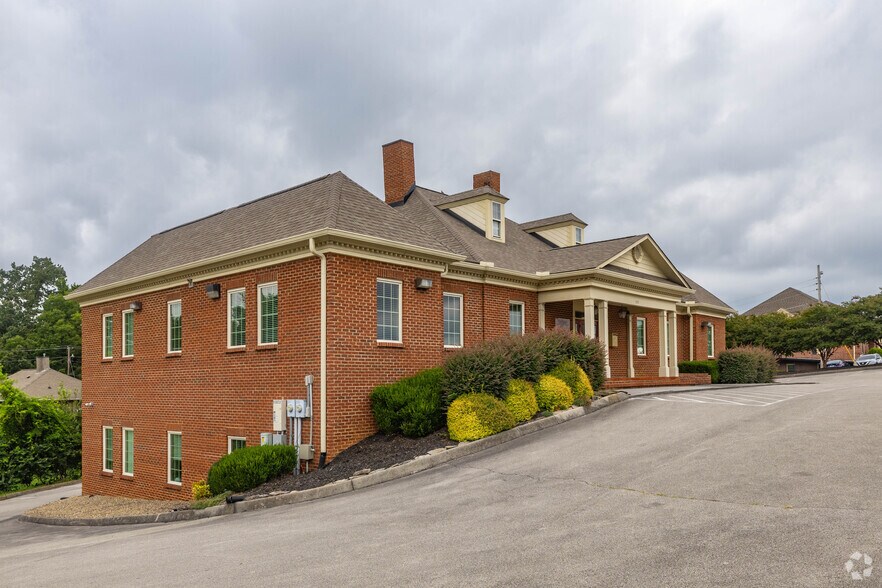 535 W Lamar Alexander Pky, Maryville, TN à louer - Photo du bâtiment - Image 2 de 2