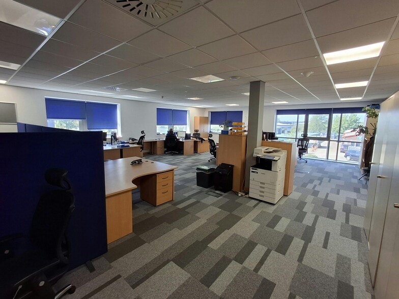 Crow Arch Ln, Ringwood for lease - Building Photo - Image 3 of 10