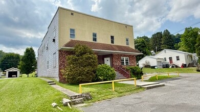 333 Lincoln Street Ext, Grafton, WV à louer Photo intérieure- Image 2 de 24