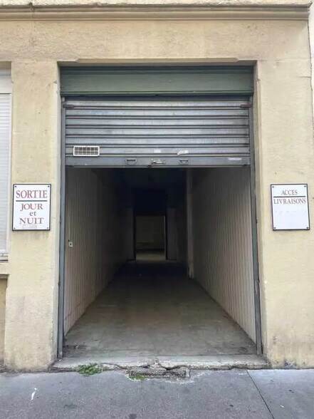 Flex dans Villeurbanne à louer - Photo du bâtiment - Image 3 de 6