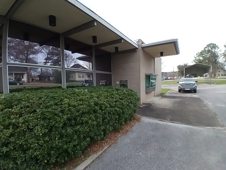 407 Erwin Rd, Stonewall, MS à vendre - Photo du bâtiment - Image 3 de 13