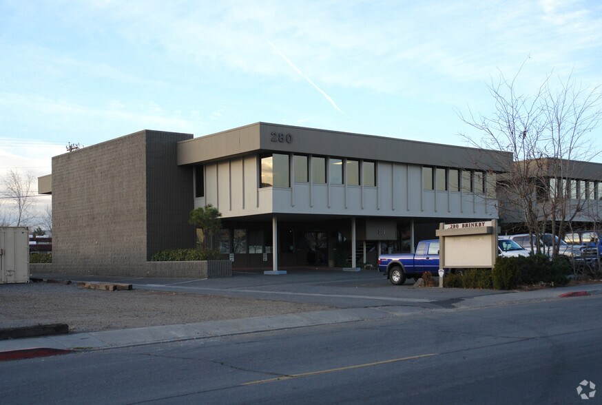 280 Brinkby Ave, Reno, NV à louer - Photo du bâtiment - Image 2 de 3