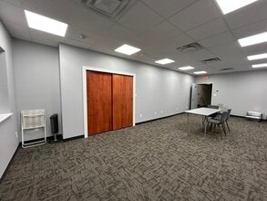 5 Sunrise Plz, Valley Stream, NY à louer Photo du bâtiment- Image 1 de 6