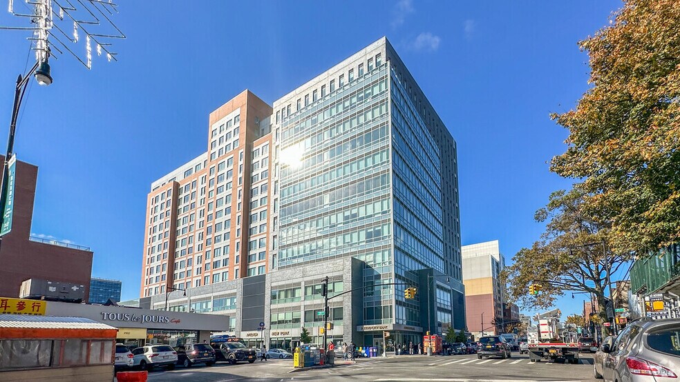 38-08 Union St, Flushing, NY à louer - Photo du bâtiment - Image 2 de 11