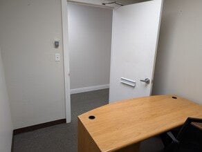 801 W Bay Dr, Largo, FL à louer Photo intérieure- Image 2 de 11