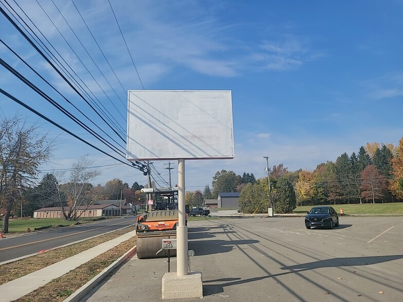 11045 Main St, New Middletown, OH à louer - Photo du bâtiment - Image 2 de 3