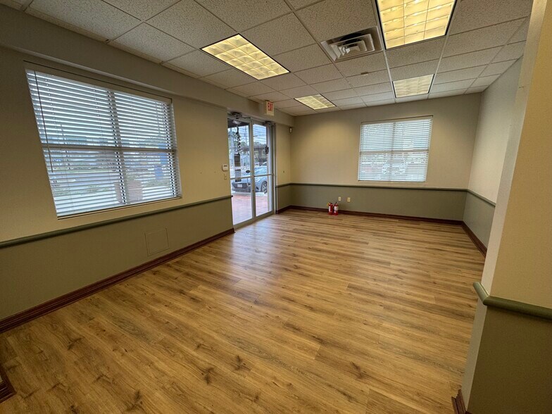 306 W Sunset Rd, San Antonio, TX à louer - Photo du bâtiment - Image 3 de 9