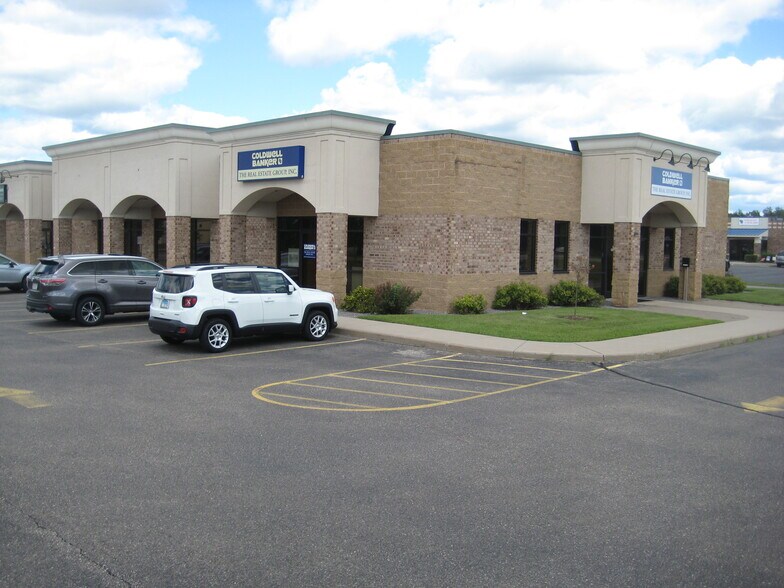5725 Windy Dr, Stevens Point, WI à vendre - Photo du bâtiment - Image 2 de 7