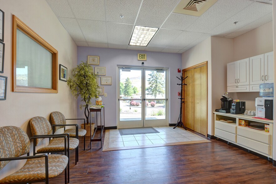 905 Skylark Pl, Ashland, OR à vendre - Photo du bâtiment - Image 3 de 24