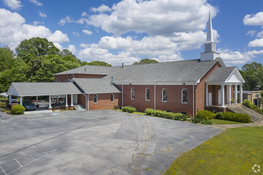 3405 S Cobb Dr SE, Smyrna, GA for sale - Building Photo - Image 2 of 7