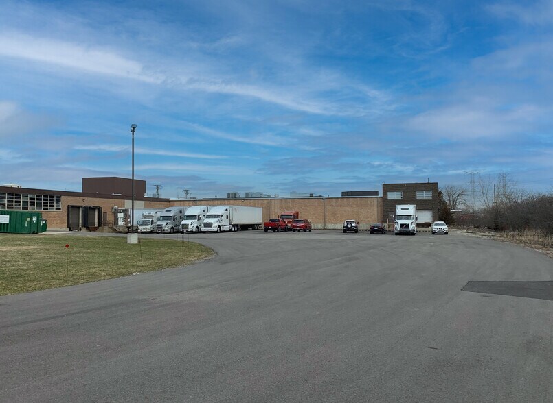1031 S Noel Ave, Wheeling, IL à vendre - Photo du bâtiment - Image 3 de 38