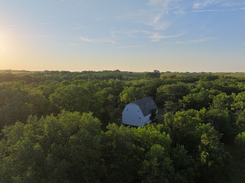 12841 Wittstruck Road, Crete, NE à vendre - Photo du bâtiment - Image 3 de 17