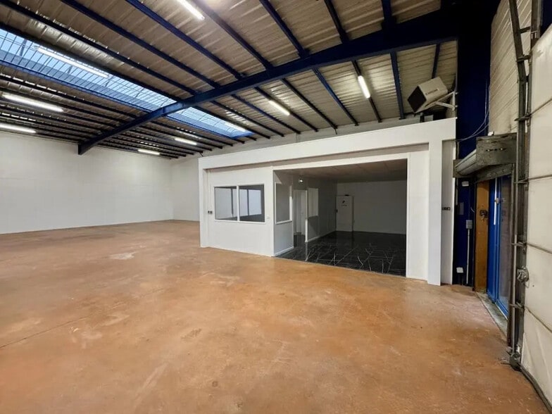 18 Allée Louis Breguet, Villepinte for lease - Interior Photo - Image 3 of 5