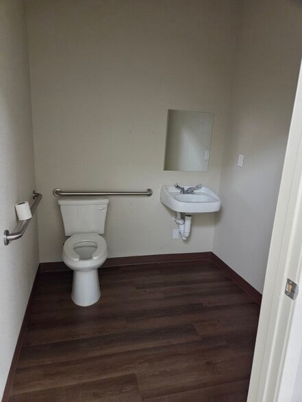 2419 E Griffin Pky, Mission, TX for lease - Building Photo - Image 2 of 8