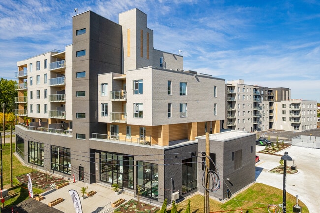 Plus de détails pour 15792 Rue Sherbrooke E, Montréal, QC - Commerce de détail à louer