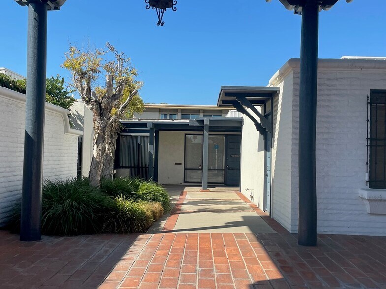 17400 Irvine Blvd, Tustin, CA à louer - Photo du bâtiment - Image 3 de 33