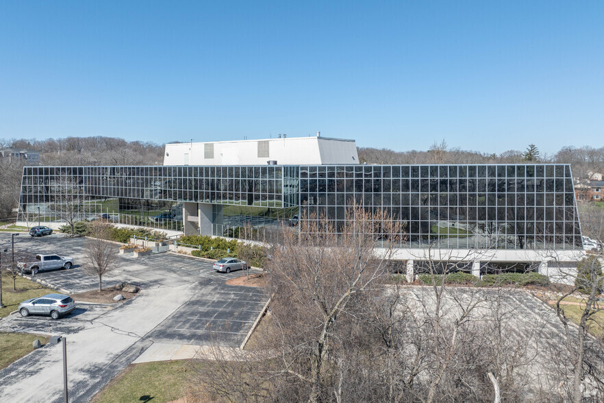 13400 Bishops Ln, Brookfield, WI for sale - Building Photo - Image 1 of 12