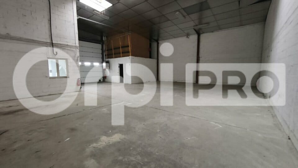 Flex in Saint-Michel-sur-Orge for lease - Interior Photo - Image 3 of 12
