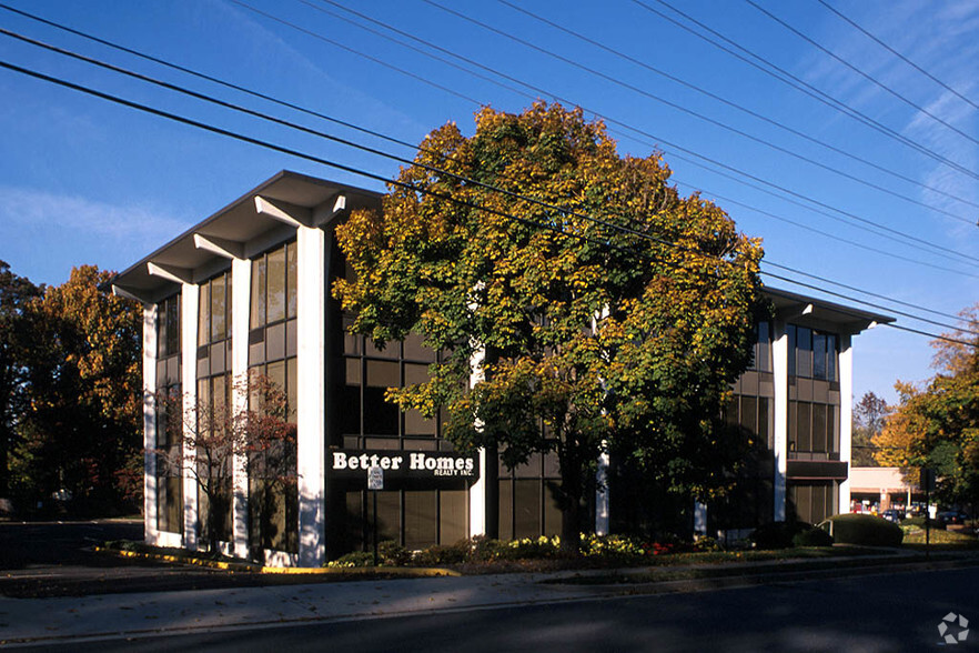 6045 N Wilson Blvd, Arlington, VA for lease - Building Photo - Image 2 of 8