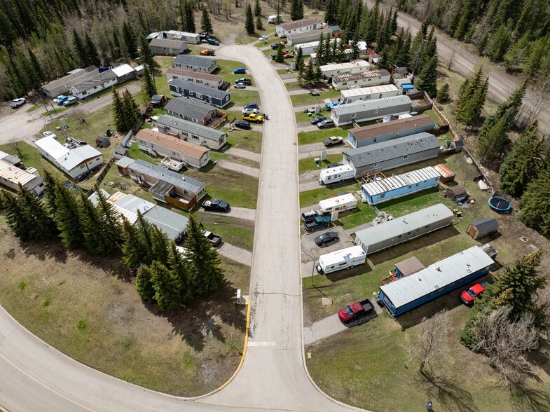 Elkford MHP Portfolio portefeuille de 1 propriétés à vendre sur LoopNet.ca - Photo du bâtiment - Image 2 de 7