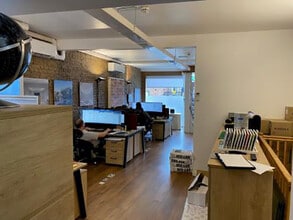 86 Lancaster Rd, Enfield à louer Photo intérieure- Image 1 de 2