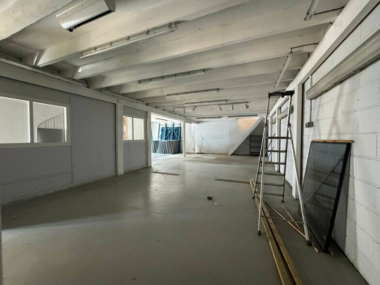 Flex in Saint Ouen L Aumone for lease - Interior Photo - Image 2 of 6