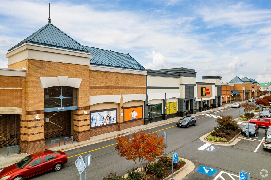 47100 Community Plz, Sterling, VA à louer - Photo du bâtiment - Image 2 de 7