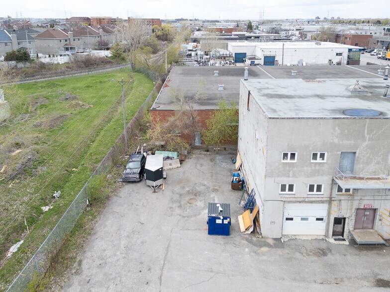 8830-8834 Rue Pascal-Gagnon, Montréal, QC for sale - Building Photo - Image 2 of 3