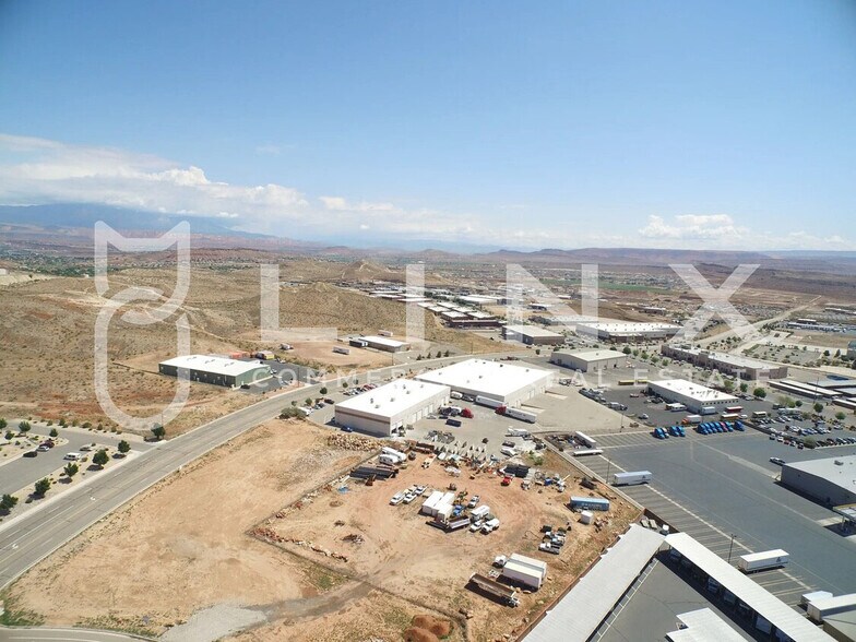 1076 E Commerce St, Saint George, UT à louer - Photo du bâtiment - Image 3 de 6