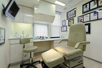 885 Park Ave, New York, NY for lease Interior Photo- Image 1 of 4