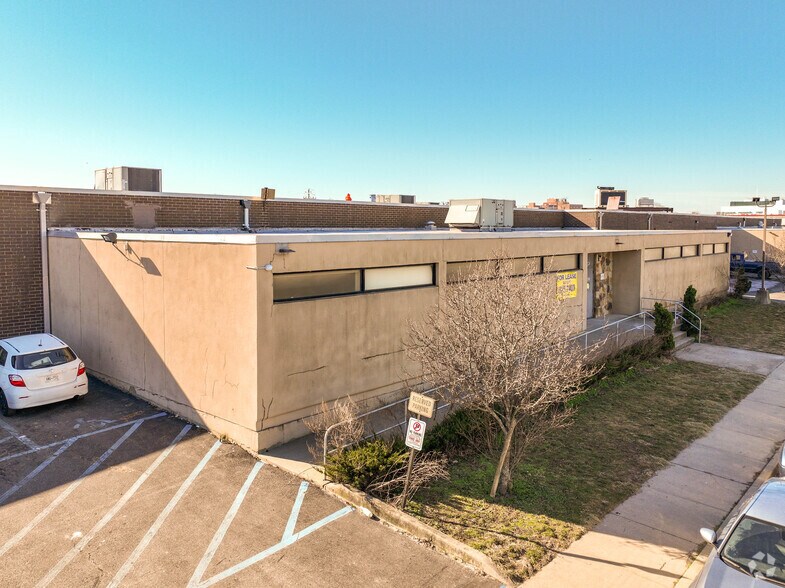 750 Park Pl, Long Beach, NY à louer - Photo du bâtiment - Image 1 de 12