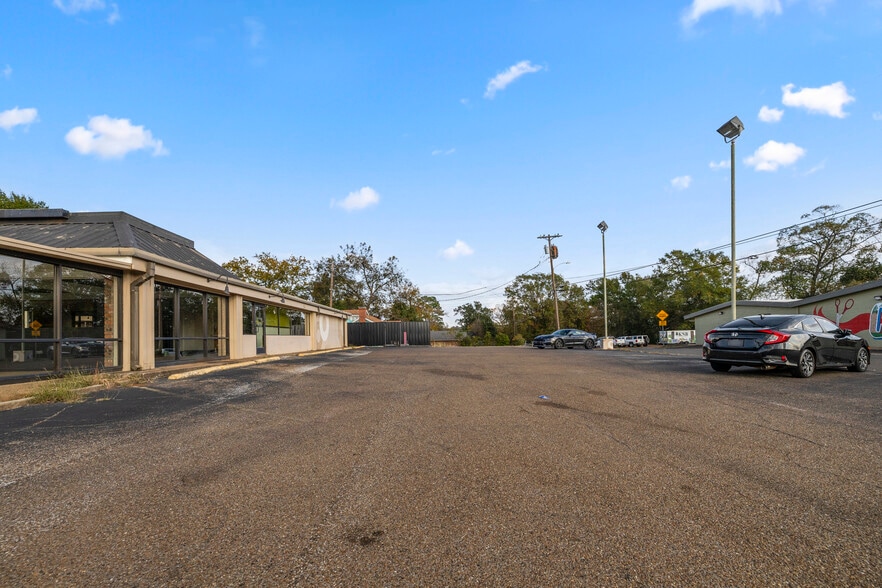 2608 North St, Nacogdoches, TX for lease - Building Photo - Image 3 of 17