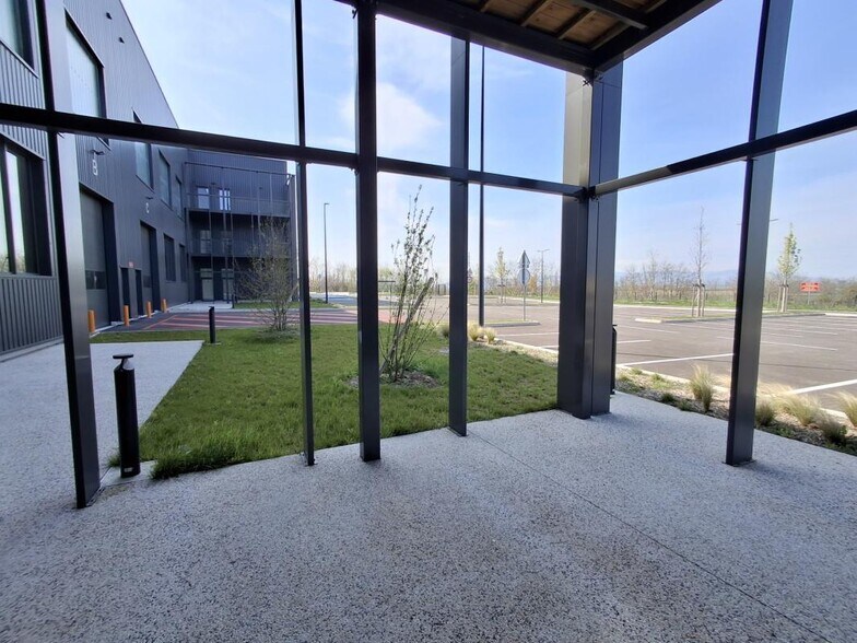 Industriel dans Mionnay à louer - Hall d’entrée - Image 3 de 7