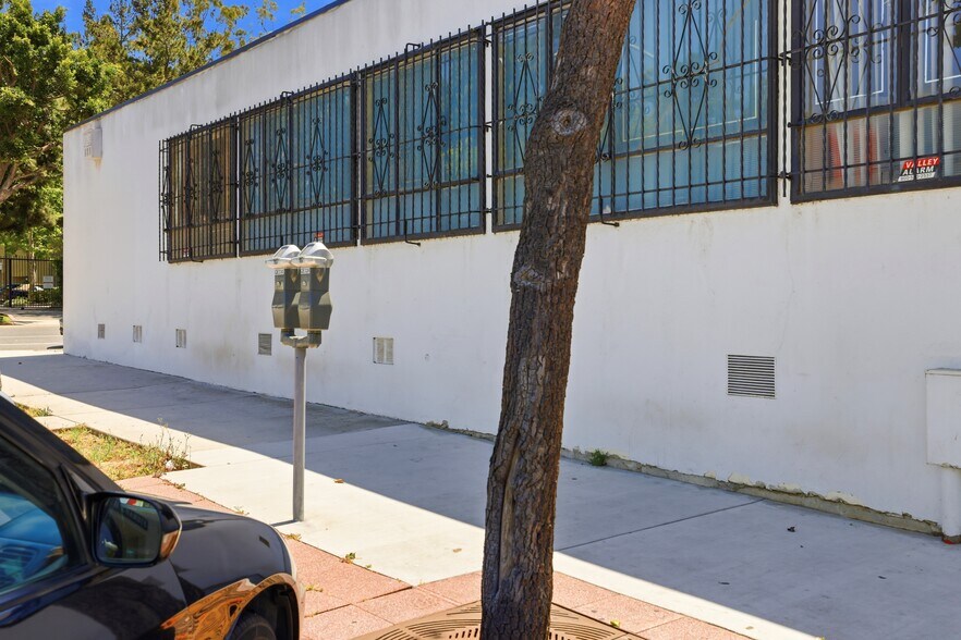 101, 105, 109 S Locust St portefeuille de 3 propriétés à vendre sur LoopNet.ca - Photo du bâtiment - Image 3 de 28