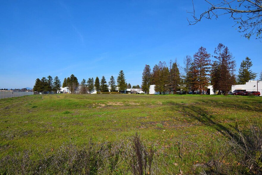 2361 Circadian Way, Santa Rosa, CA for sale - Primary Photo - Image 1 of 4