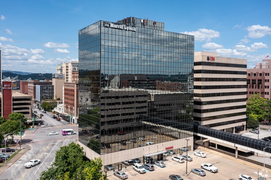 200 W Martin Luther King Blvd, Chattanooga, TN à louer - Photo du bâtiment - Image 1 de 15