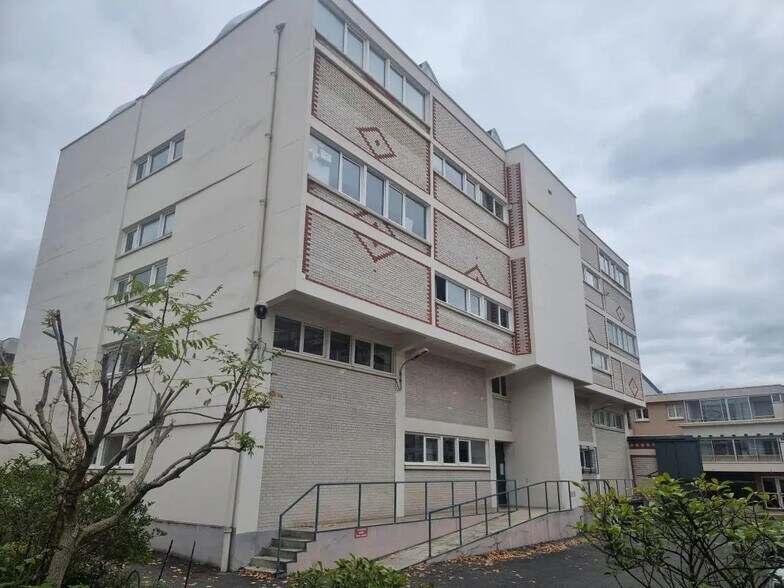 Bureau dans Montreuil à louer - Photo du bâtiment - Image 1 de 7