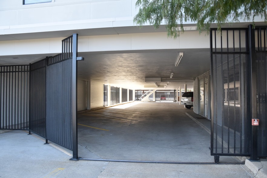 4411 N Central Expy, Dallas, TX for lease - Building Photo - Image 2 of 5