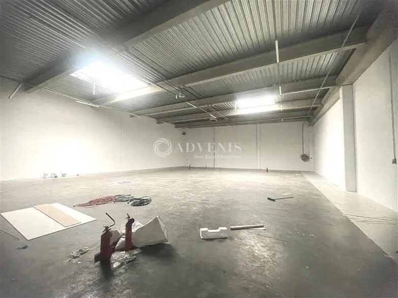 Flex in Le Bourget for lease - Interior Photo - Image 3 of 9