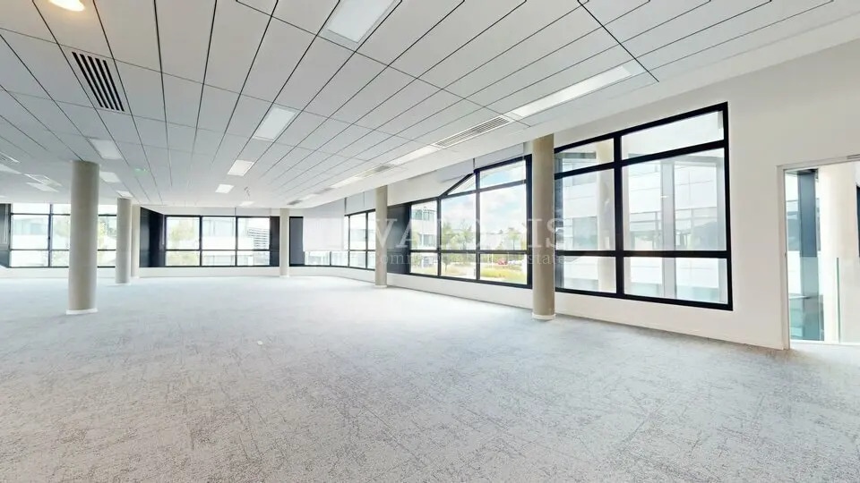 Bureau dans Champagne-au-Mont-d'Or à louer Photo du bâtiment- Image 1 de 6