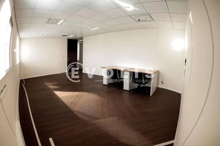 Office in Villiers-sur-Marne for lease - Building Photo - Image 3 of 33
